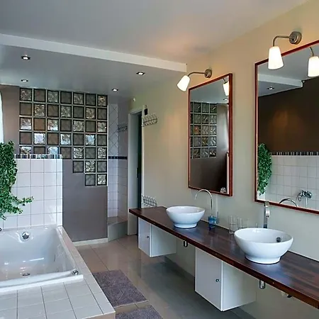 In Coo With Pool Panoramic Views Ставело
